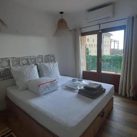 Apartament Pied Dans L'o 2 *